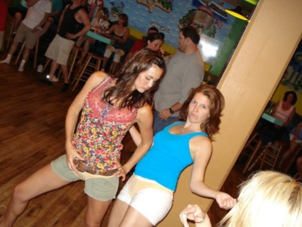 Jessica and Melissa at Senor Frogs (I am in the background w/ Big Chris)