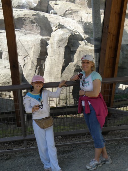 Leah and Debbie with snow leopard