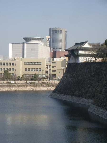 The outer wall of Osaka-Jo