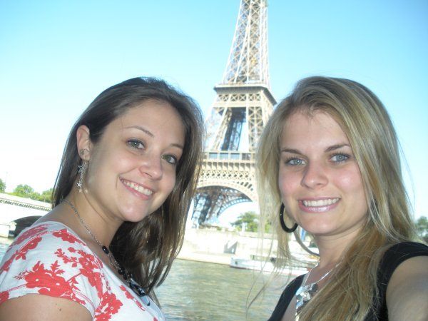 no such thing as too many Eiffel Tower pictures =]
