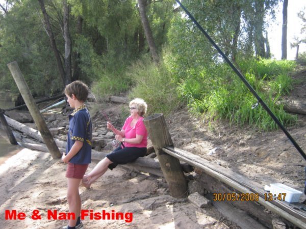 30-5-09 Nan & Hayden Fishing