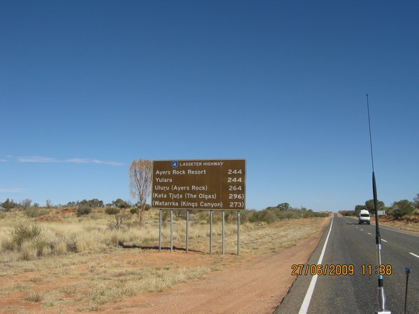 18  27-6-09  The turnoff to Uluru