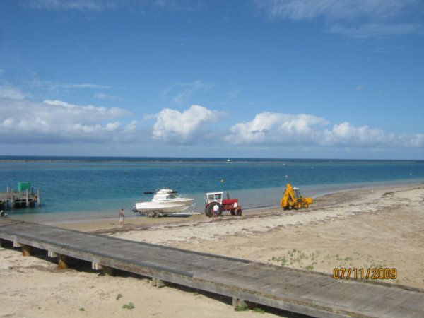 3   7-11-09  A boat bogged & had to be pulled out by 2 tractors Port Gregory WA