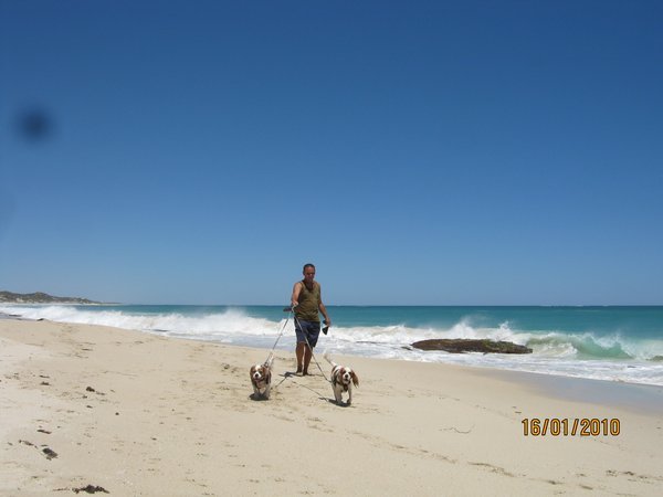 21   16-1-10  The dog Beach at Yanchep