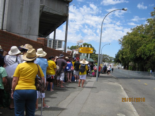 5   29-1-10  The crowd waiting to get into the WACCA Ground  for the cricket