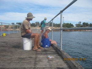 1   1-4-10   Fishing at Louth Bay SA