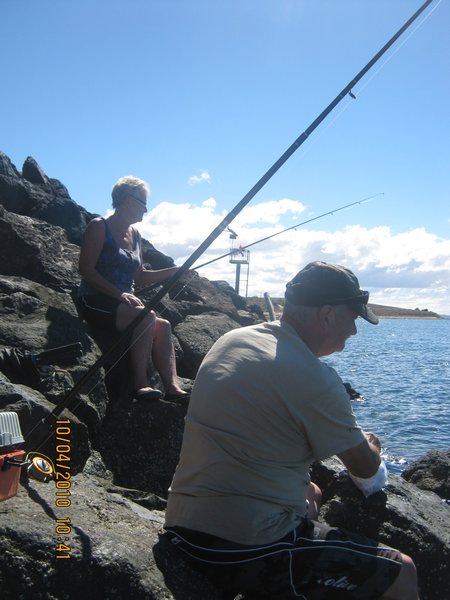 21   10-4-10  Tony & Cheryl fishing Point Lowly  Whyalla SA