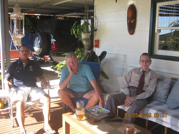 26   9-5-10   Dennis, Jim & Dad Oak Flats NSW