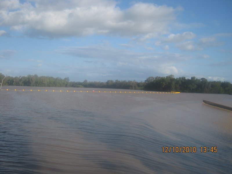 94  12-10-10   The flooded Weir at Chinchilla
