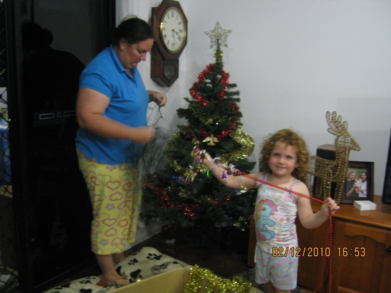 39  2-12-2010  Maddy & Nicky putting up  the Xmas tree