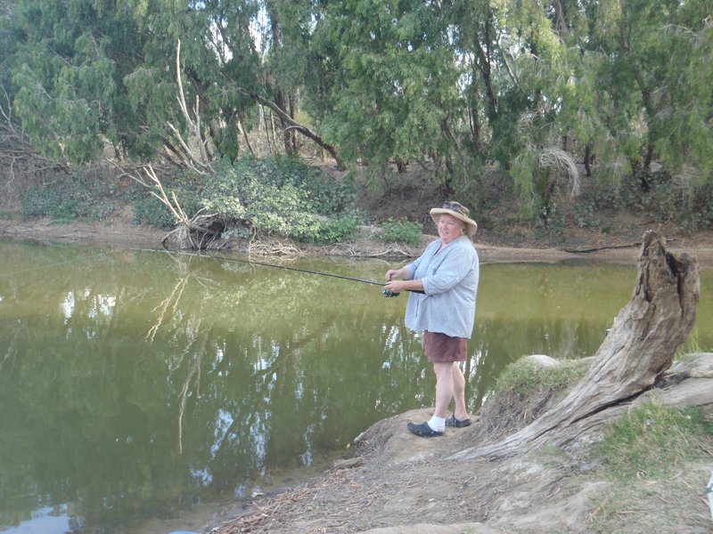 14   5-9-11   Margy having a fish Flinders River Freeby