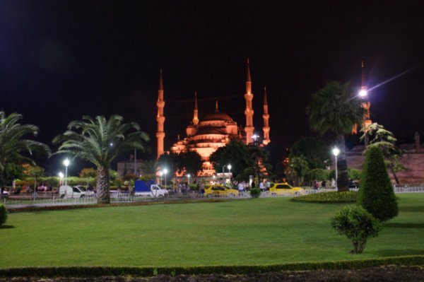 Blue Mosque at night - so pretty!