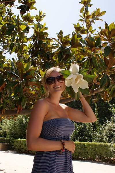 Suz and the gigantic flowers in the palace gardens