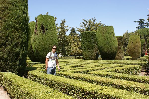 Vince weaving through the palace maze