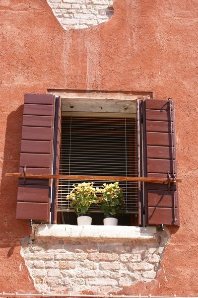 Pretty little Venetian window