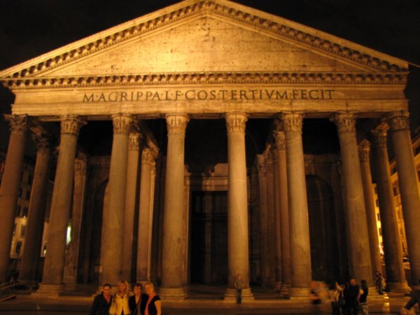 Joe in front of Pantheon
