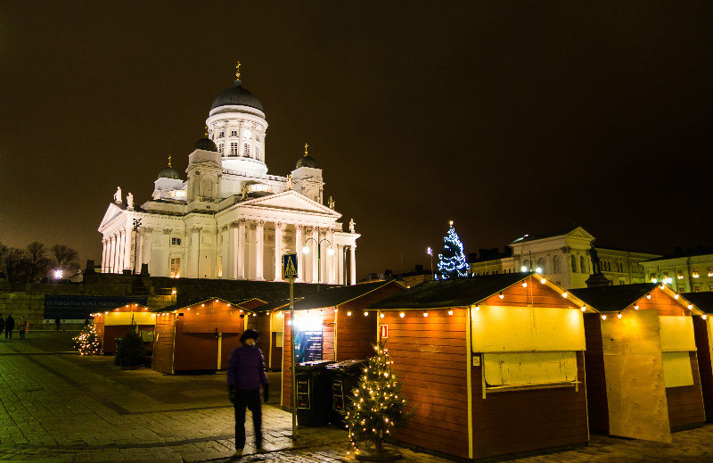 The Christmas market closed at 7