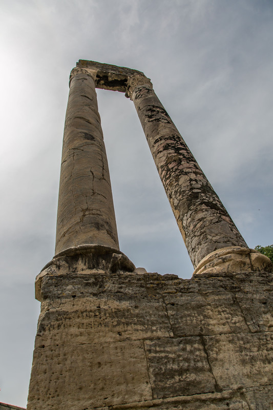 Le Theatre antique columns