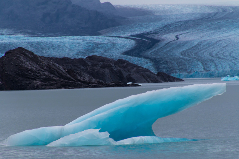 Iceberg with Glaciar Spegazzini behind