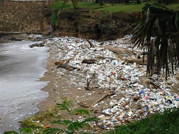 Polluted beach at Malecon in Santo Domingo