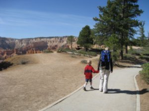 Walk along Bryce Canyon Rim