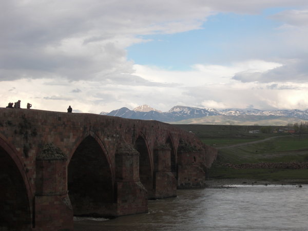 Aras nehiri üzerinde Çobandede köprüsü
