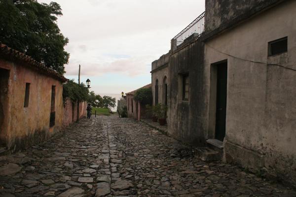 Cobbled Street, Colonia...