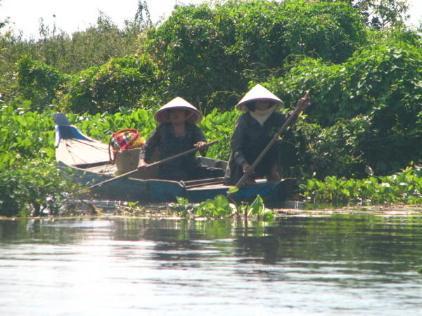 Fisherman Women by floating village