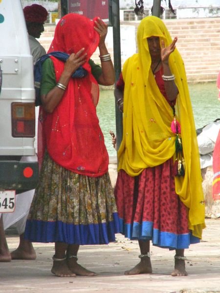 Hindus in colorful saris by Pushkar lake