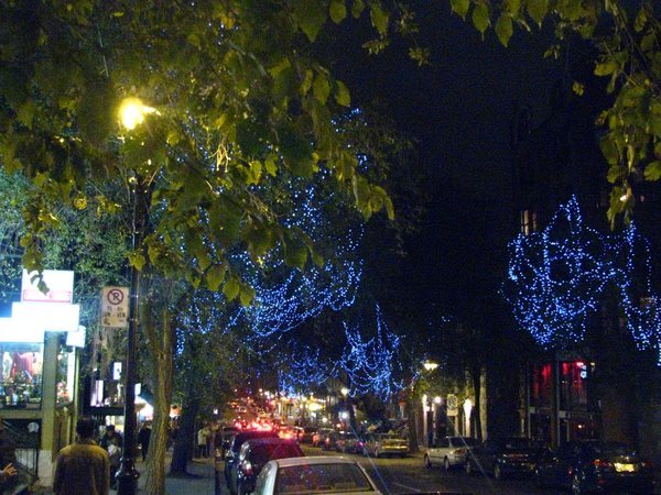 Saint Dennis Street at night