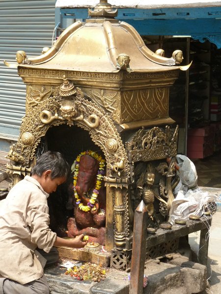 Loved watching this little boy cleaning this shrine