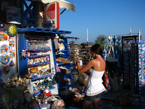 Amanda shopping in Fira