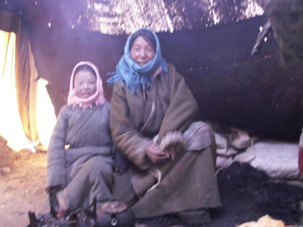 Nomad girl & her mother
