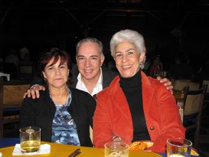 John con Sonia y Ana Luzia