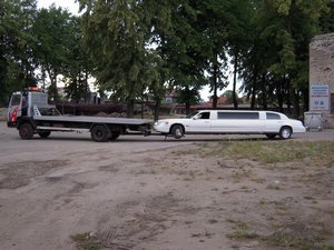 Stretched limo in trouble