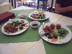 Delicious vegetarian restaurant in Hanoi, with fake meats