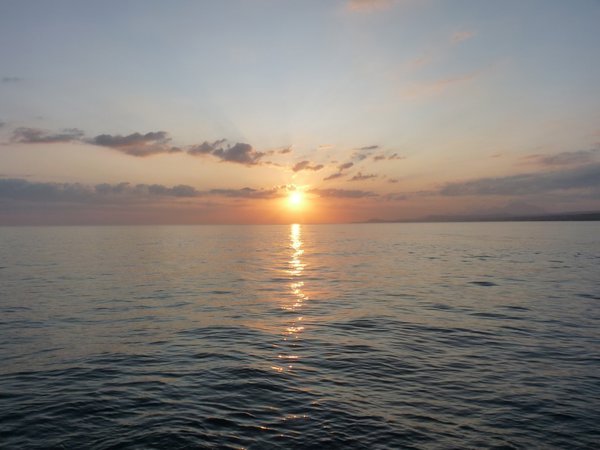 Sun rise on Cretan See 