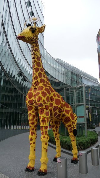 OMFG it's a giant Lego giraffe!!