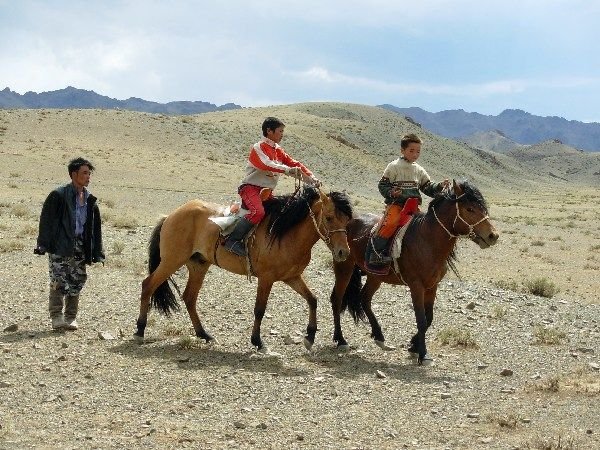 nomad children training for Naadam