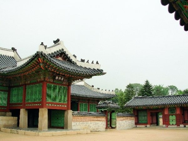 palace with underfloor heating at Gyeongbokgung