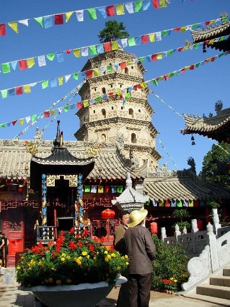 Kongtong Shan Buddhist temple courtyard