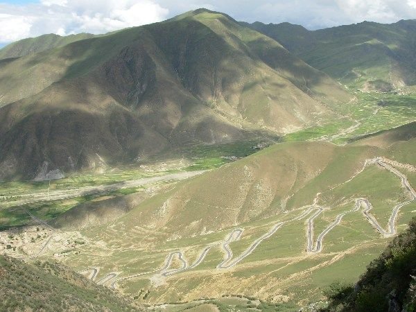 the road up to Gandan Monastery