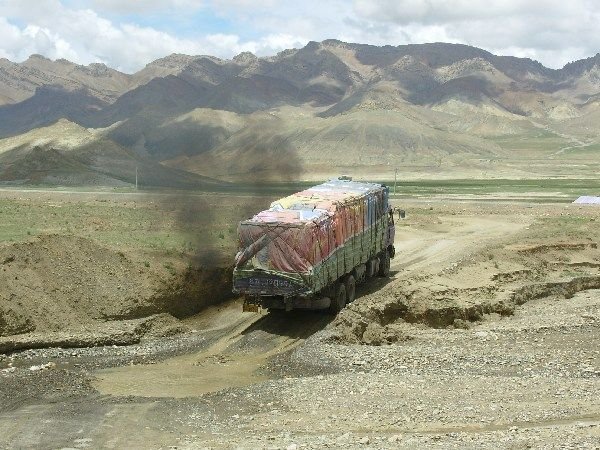 challenging diversion en route from Shigatse to Tingri