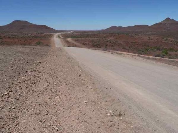 the road between Khowarib and Palmwag