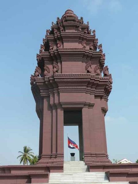 Independence Monument and the Cambodian flag