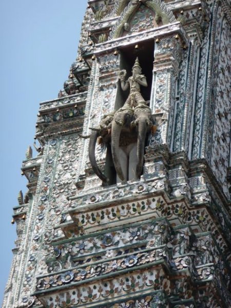 detail on Wat Arun's praang