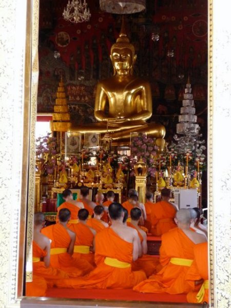inside the convocation hall, Wat Saket