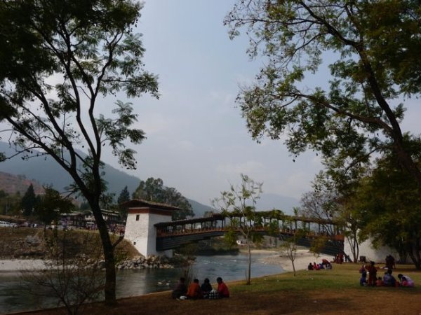 the cantilever bridge at Punakha Dzong