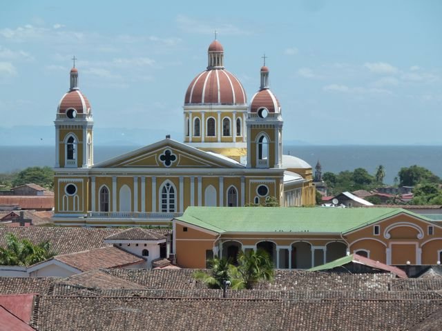 Catedral de Granada and Lago de Nicaragua