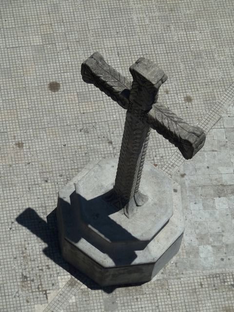 the cross outside Iglesia de La Merced